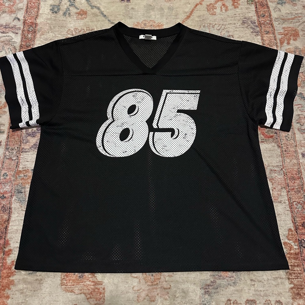 Men’s Large Black and White Jersey